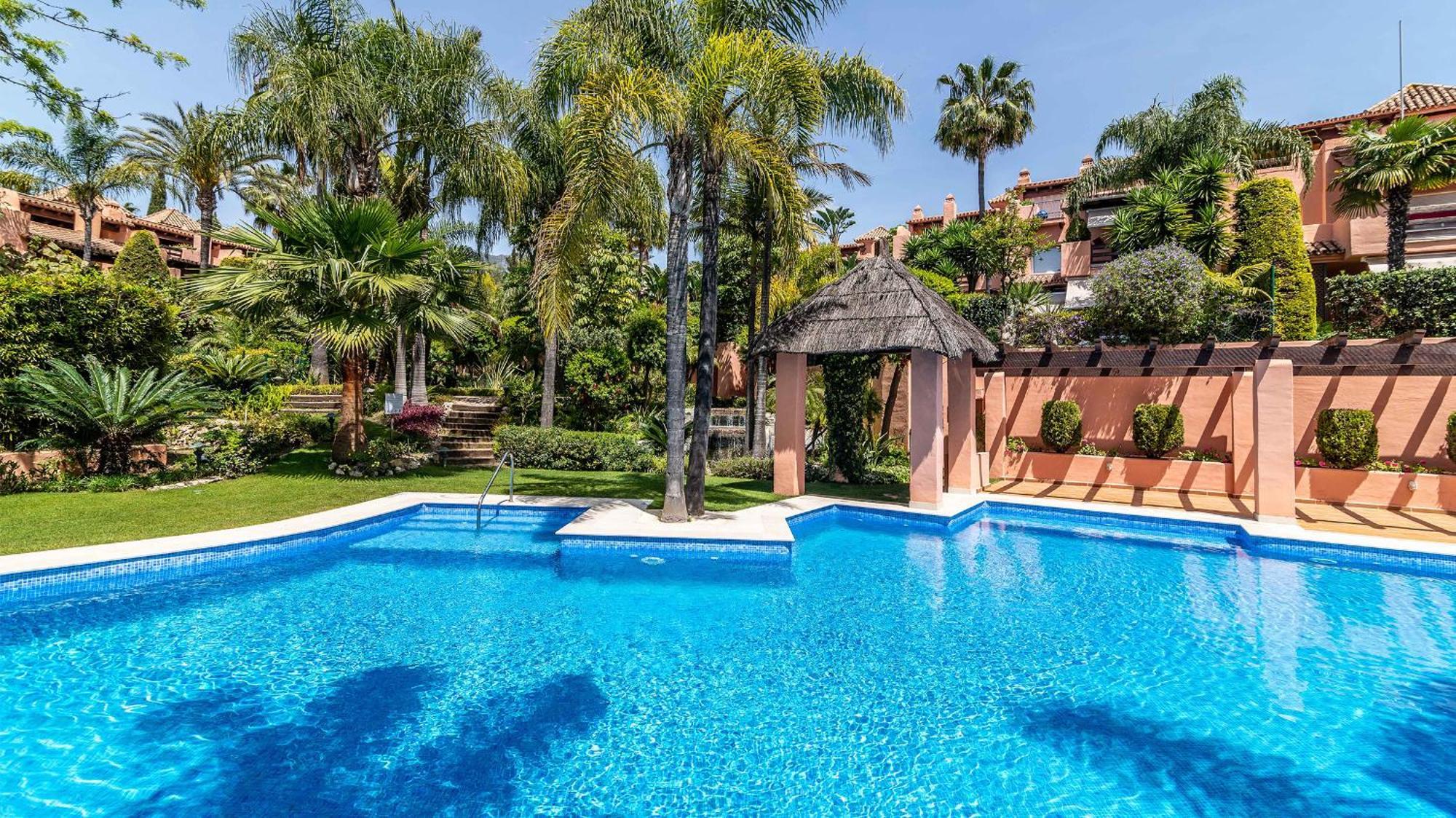 Dom wakacyjny Vacation - Federer, Old Town With A Big Communal Pool And Andalusian Garden Marbella