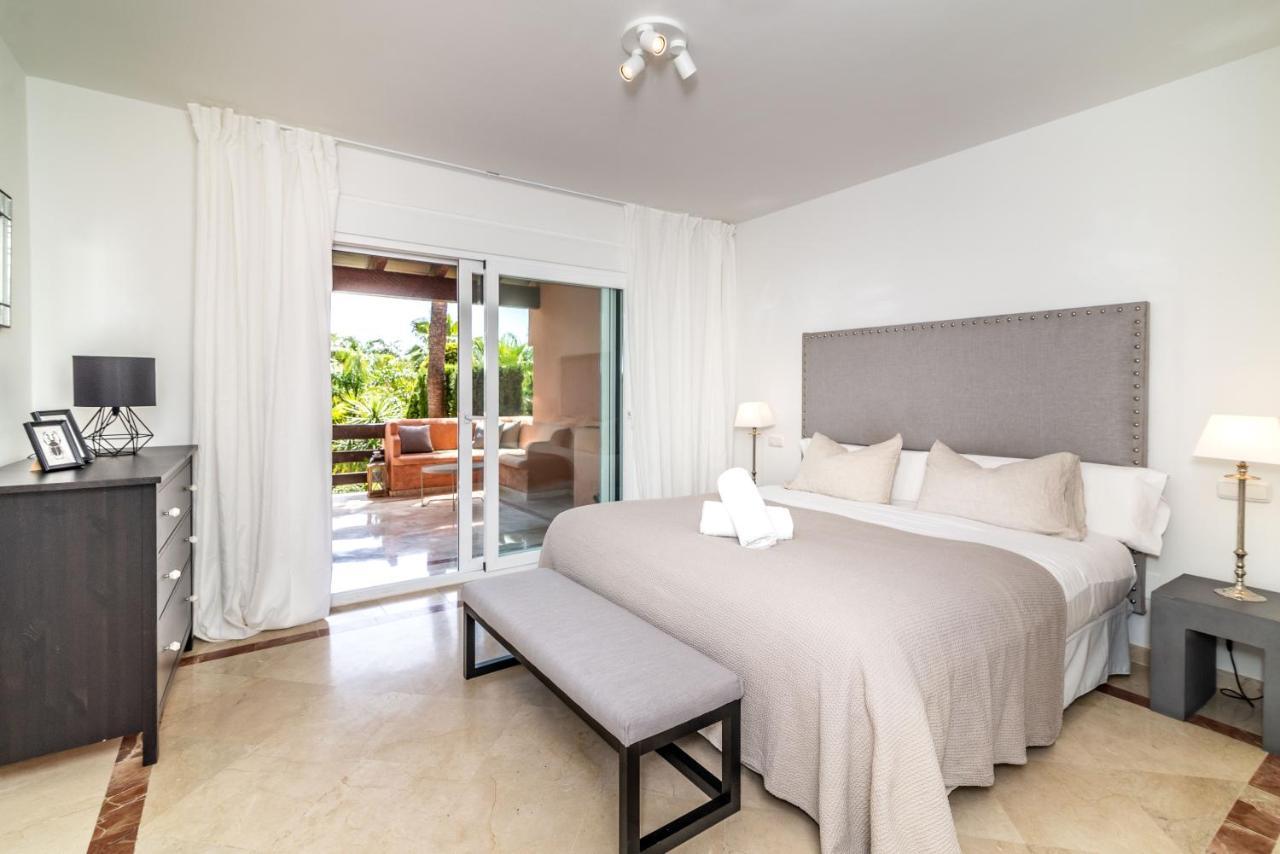 Vacation - Federer, Old Town With A Big Communal Pool And Andalusian Garden Ferienhaus *